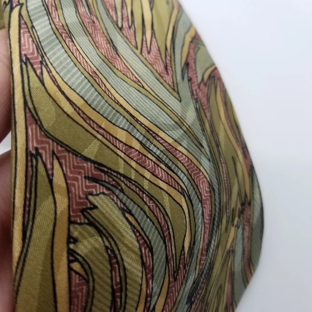 Jhane Barnes beautiful silk